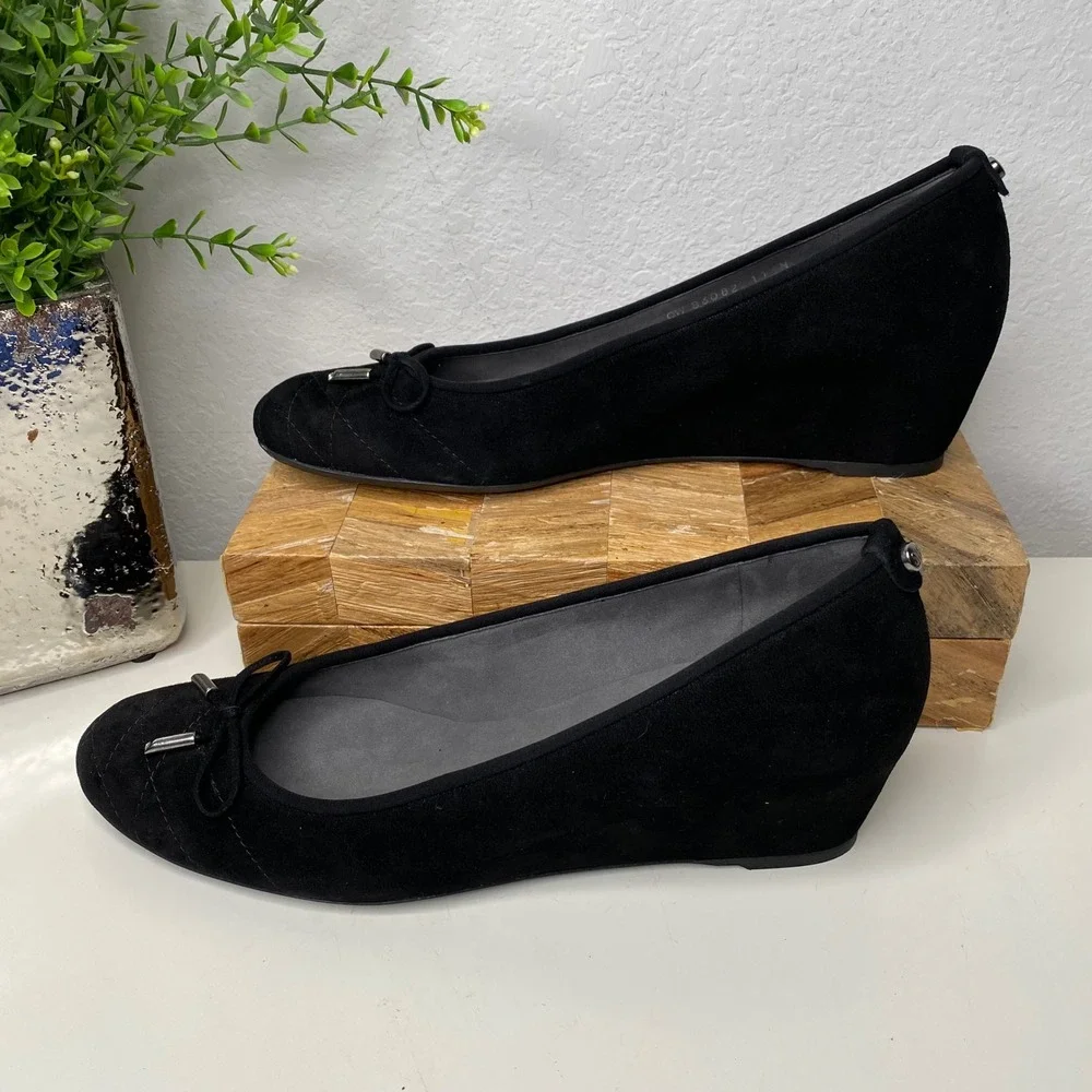 Stuart Weitzman Quilty Black Suede Quilted Bow Wedge Heels Luxury Shoes Size 11N - Picture 3 of 11